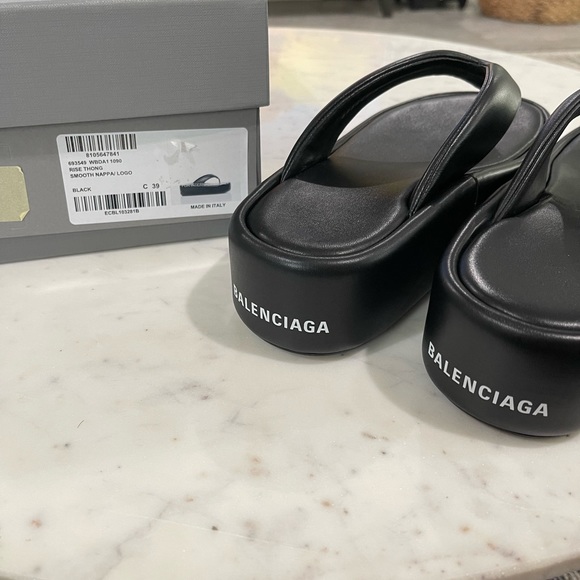 Balenciaga 
Rise Thong Sandals, Black, size 9 - Picture 4 of 4